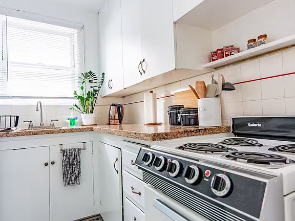4th image of 975 E 1st Ave APT 2