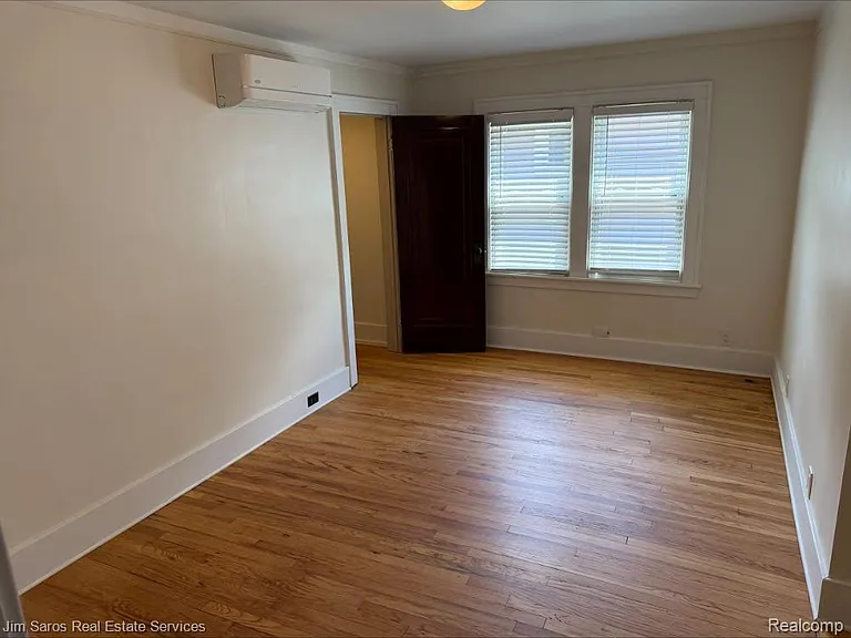 851 Saint Clair St #2 — Photo 6