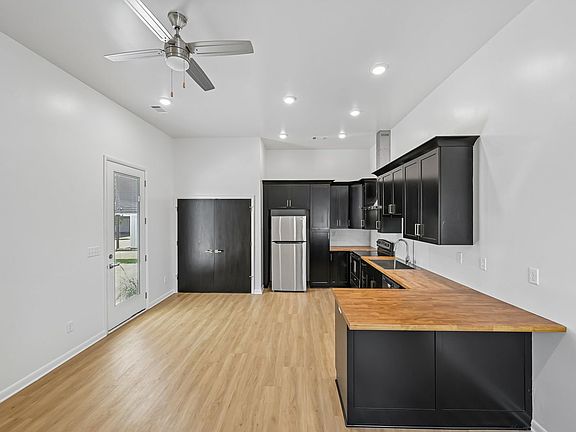 5th image of 419 30th Ave E #48b63e6ed
