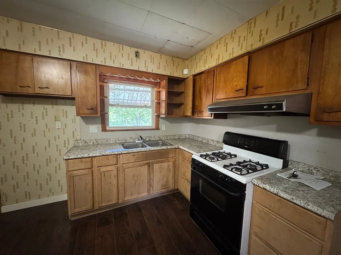 Duquesne 2 Bedroom 1 Bath House, Yard — Photo 4