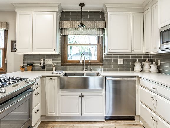 5th image of 9725 Mallery Dr