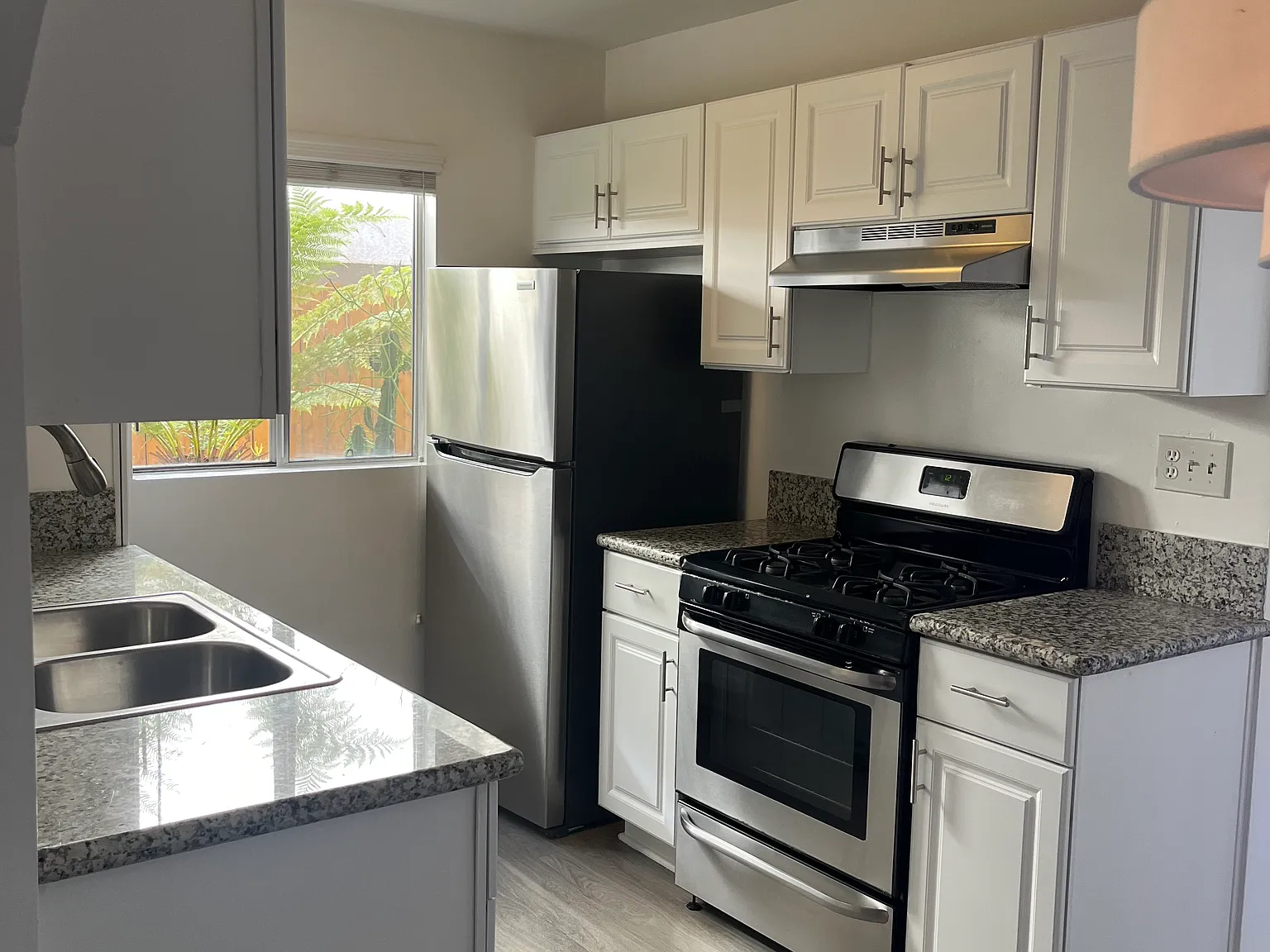 1343 Carmelina Ave. — Photo 2