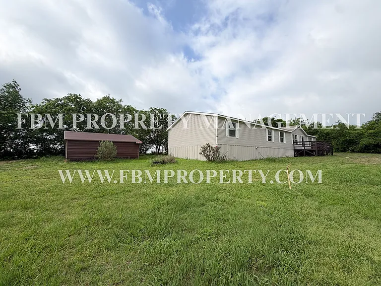 1075 Pluto Rd — Photo 2