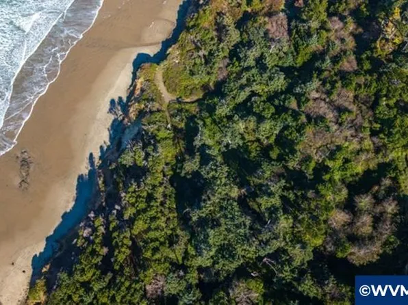 10 NW 59th St, Newport, OR 97365