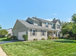 52 Blackberry Trl, Aurora, IL 60506