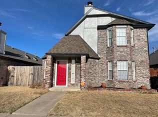 2502 Lakecrest Dr, Moore, OK 73170