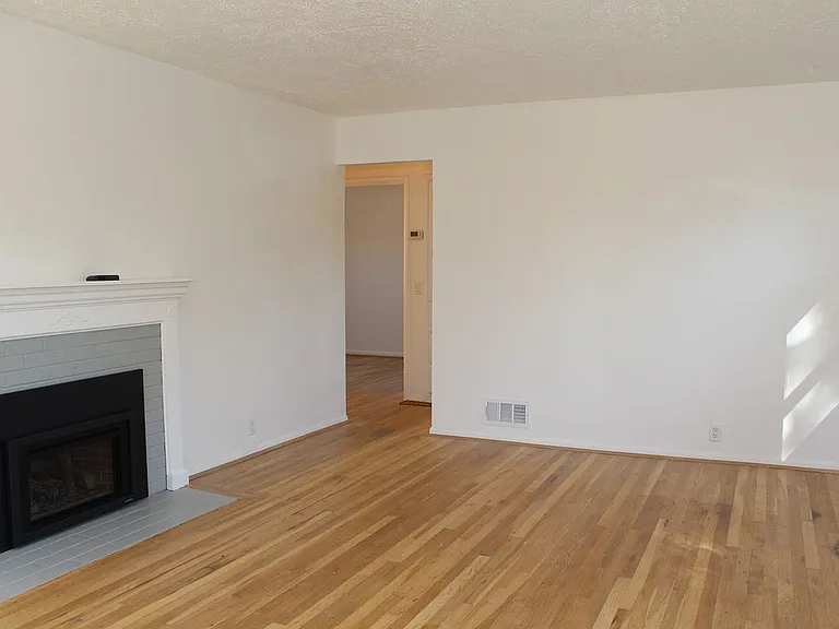 8401 NE Going Pl — Photo 4
