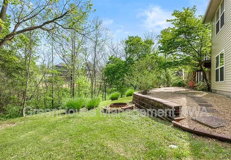 28 Latshaw Dr — Photo 33