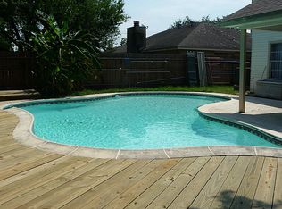 406 Maplewood Dr, Friendswood, TX 77546