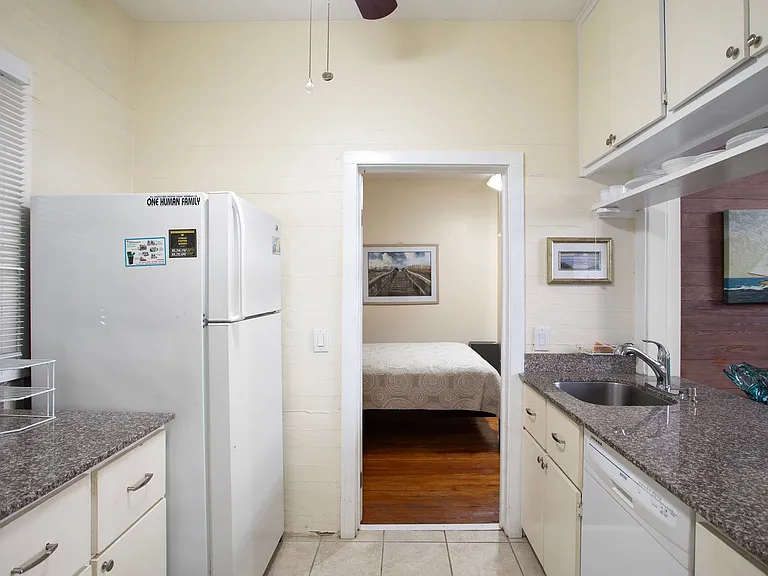 327 Margaret St #1 — Photo 8