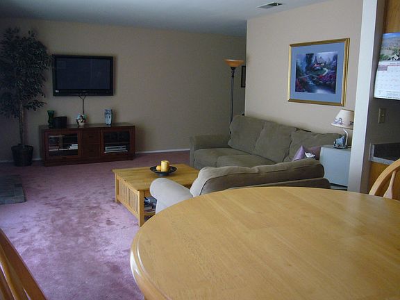 4th image of 1181 Strawberry Ln