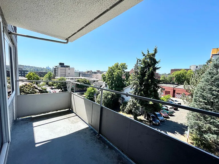 Escolier Apartments — Photo 50