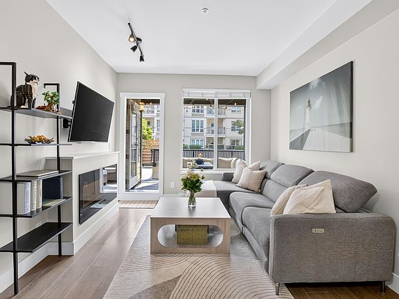 3rd image of 2460 Kelly Ave #106