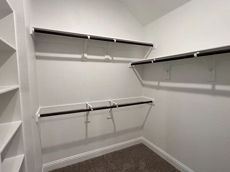 725 Amalfi Way — Photo 6