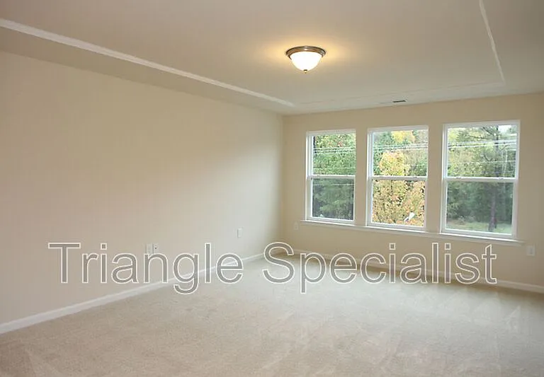 215 Begen St — Photo 10