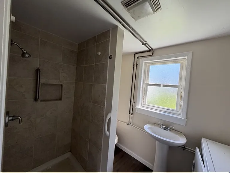 2328 N Gale Ave — Photo 10
