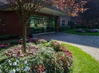 30 Circuit Rd, New Rochelle, NY 10805