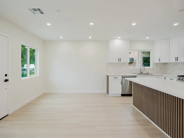 5740 N Beck Ave — Photo 3