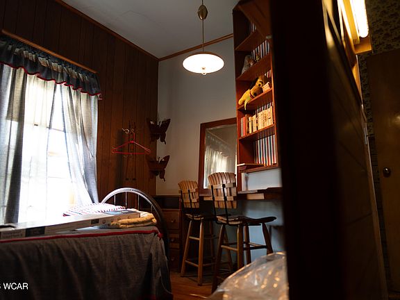 17th image of 731 Holly St