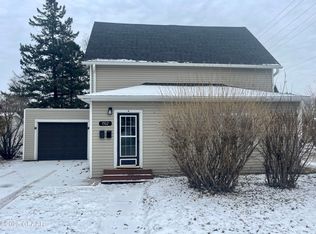 1502 N 4th St, Grand Forks, ND 58203