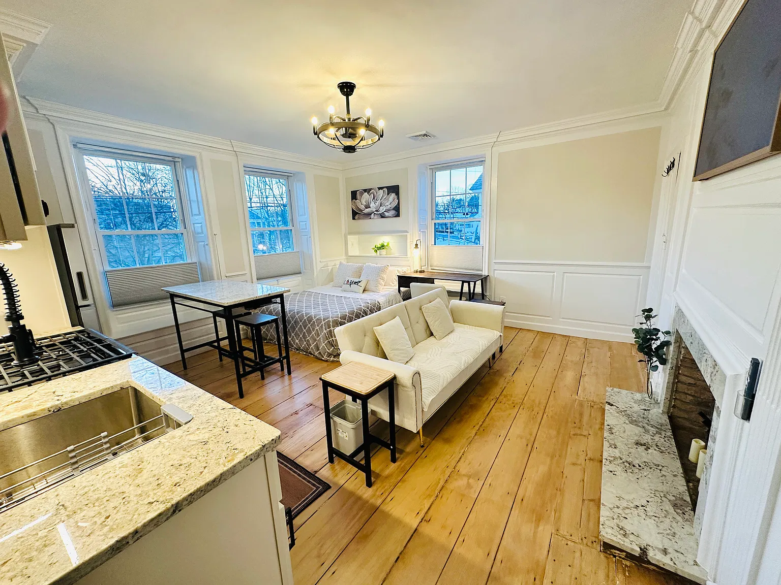 Studio, 300 sqft, $2,435 — Photo 3