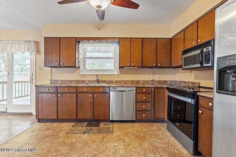 5th image of 1158 Hendrickson Avenue