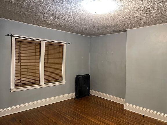 4th image of 237 Plymouth Ave