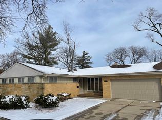 351 E Huntington Ln, Elmhurst, IL 60126