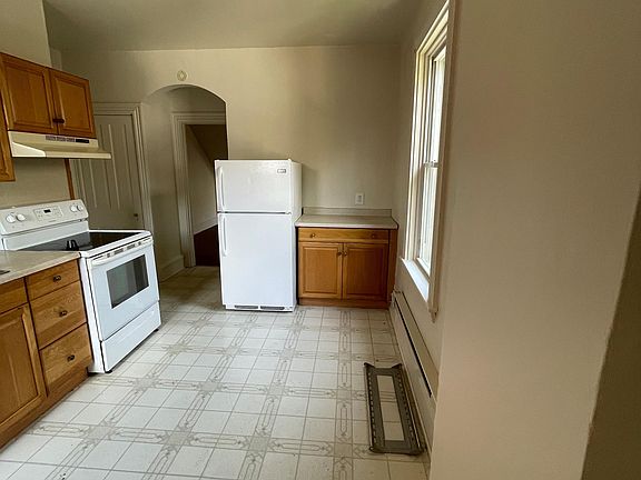 4th image of 128 E Clay St #2