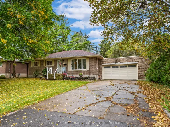 413 Maple Ridge Dr, Kingston, ON K7M 5P1