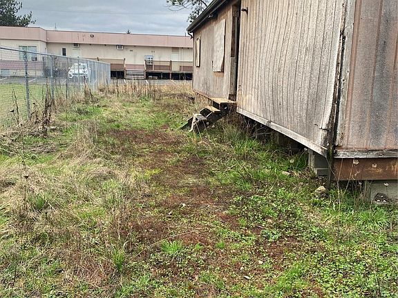 3rd image of 1001 Centralia Ave