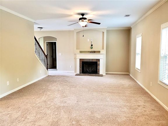 4th image of 77 New Castle Dr