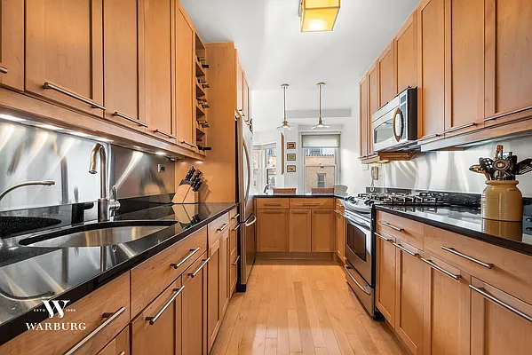 Sold by Coldwell Banker Warburg | media 3