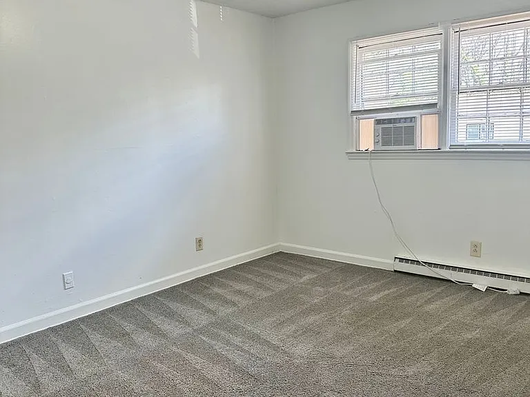 2909 Burgess Dr — Photo 10