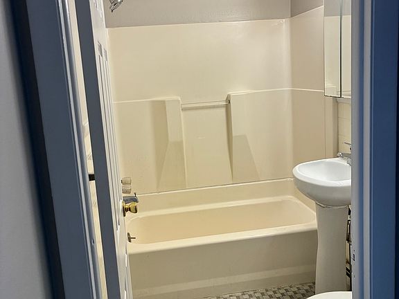 3rd image of 230 Chestnut St APT B1