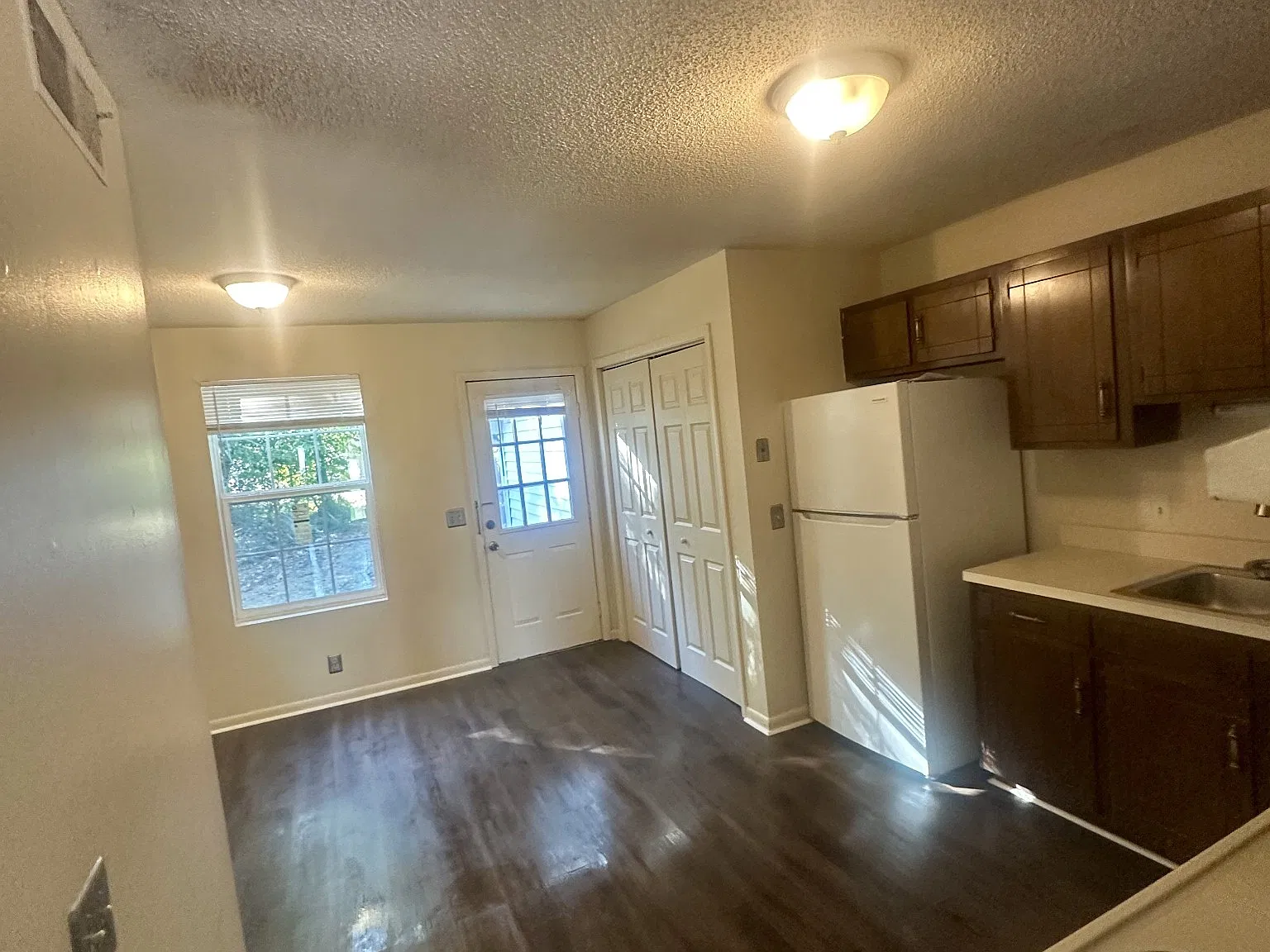 2 bed, 1.5 bath, 1065 sqft, $1,195 — Photo 4