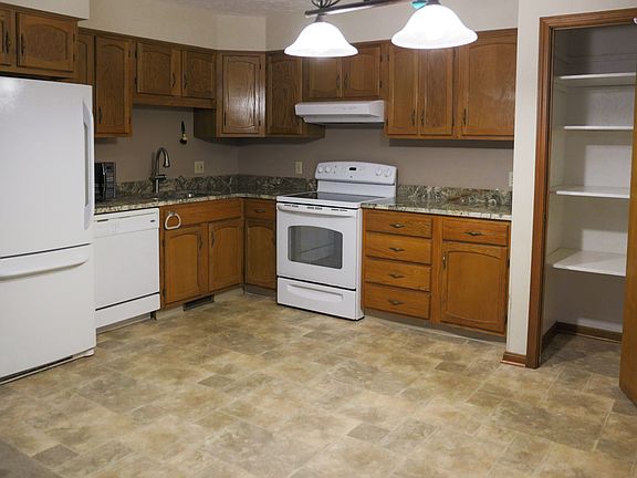 3rd image of 125 Michael Ln