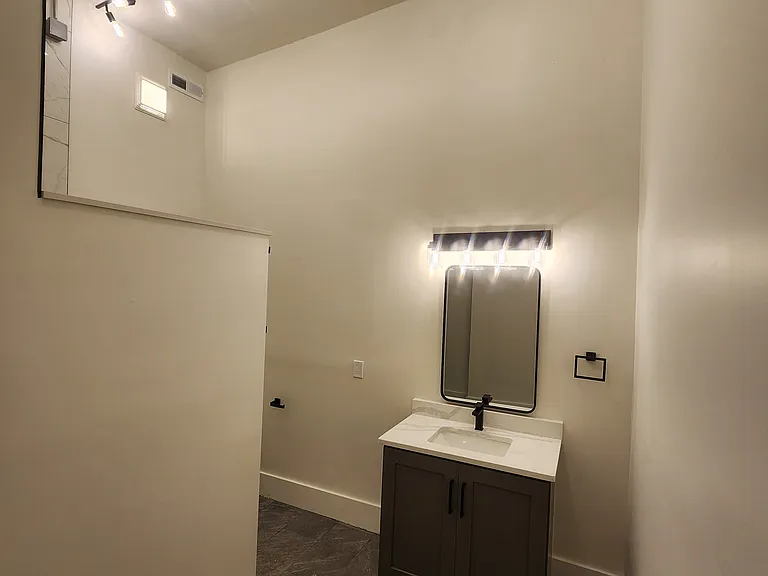 17 E Court St #43 — Photo 13