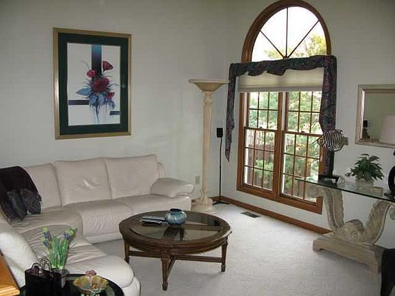 5th image of 2501 E Vi Lilly Cres