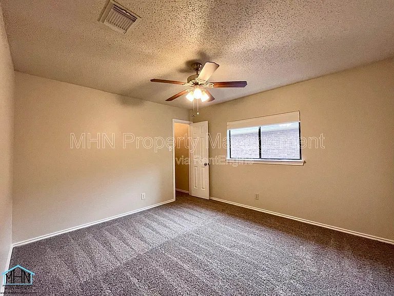 8143 Chestnut Manor Dr — Photo 26