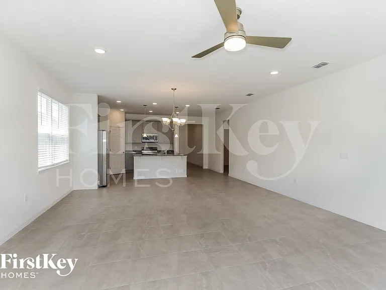 560 Crown Rose Dr — Photo 2
