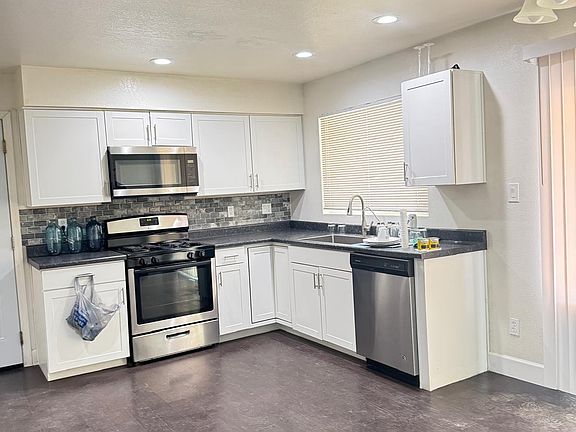 2nd image of 1437 W Rockwood Dr