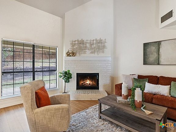 3rd image of 2004 Rose Cir