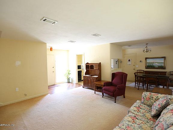 2nd image of 2567 Hazel Dr