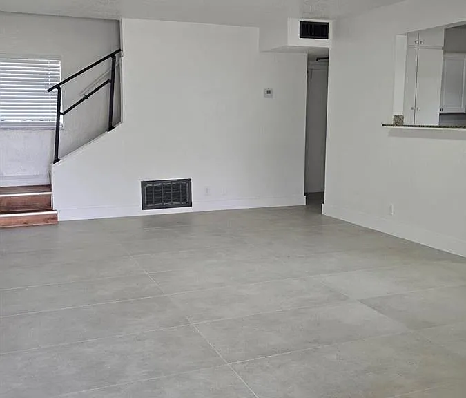 20 NW 7th Ave #6 — Photo 2
