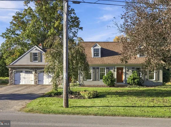 227 W Huyard Rd, New Holland, PA 17557