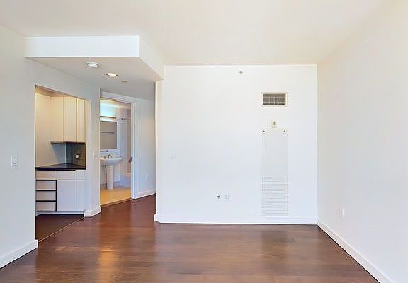 5th image of 200 W 67th St APT 25D