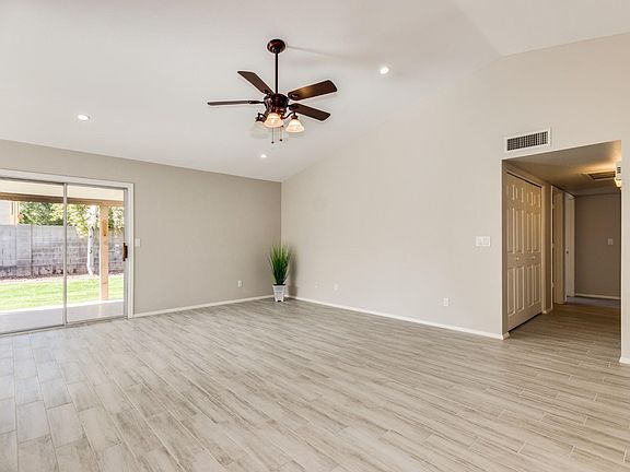 3rd image of 930 S Gilmore