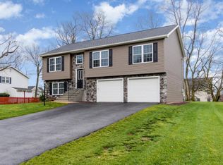 7 Clover Ln, Mechanicsburg, PA