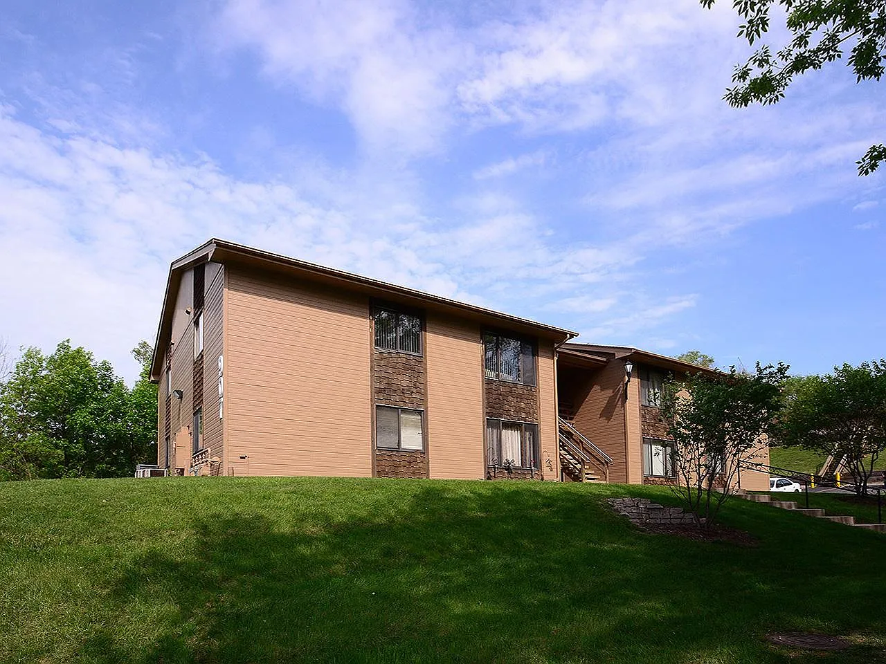 2 bed, 850 sqft, $1,025 — Photo 1